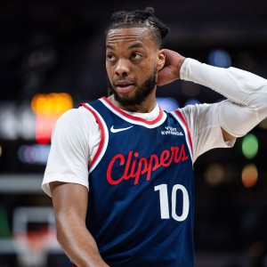 九游娱乐-小卡：加兰性格外向&amp;爱开玩笑 他与大家相处融洽&amp;总能带来正能量