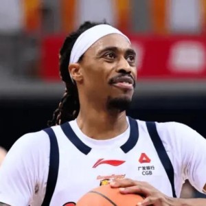 九游-广东110-105青岛2喜2忧！麦考尔王洪泽生涯之夜，本土主力球权低